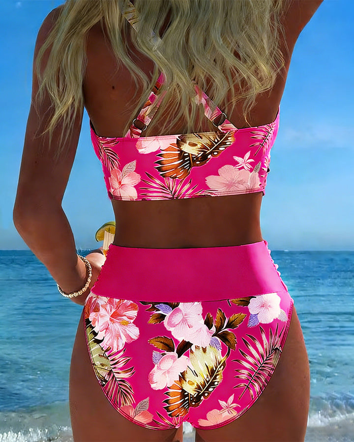 Bikini met contrasterend bloemenpatroon en split