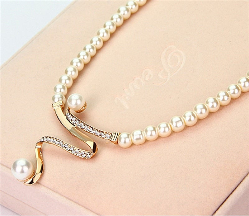 Pearl Necklace & Earrings Set